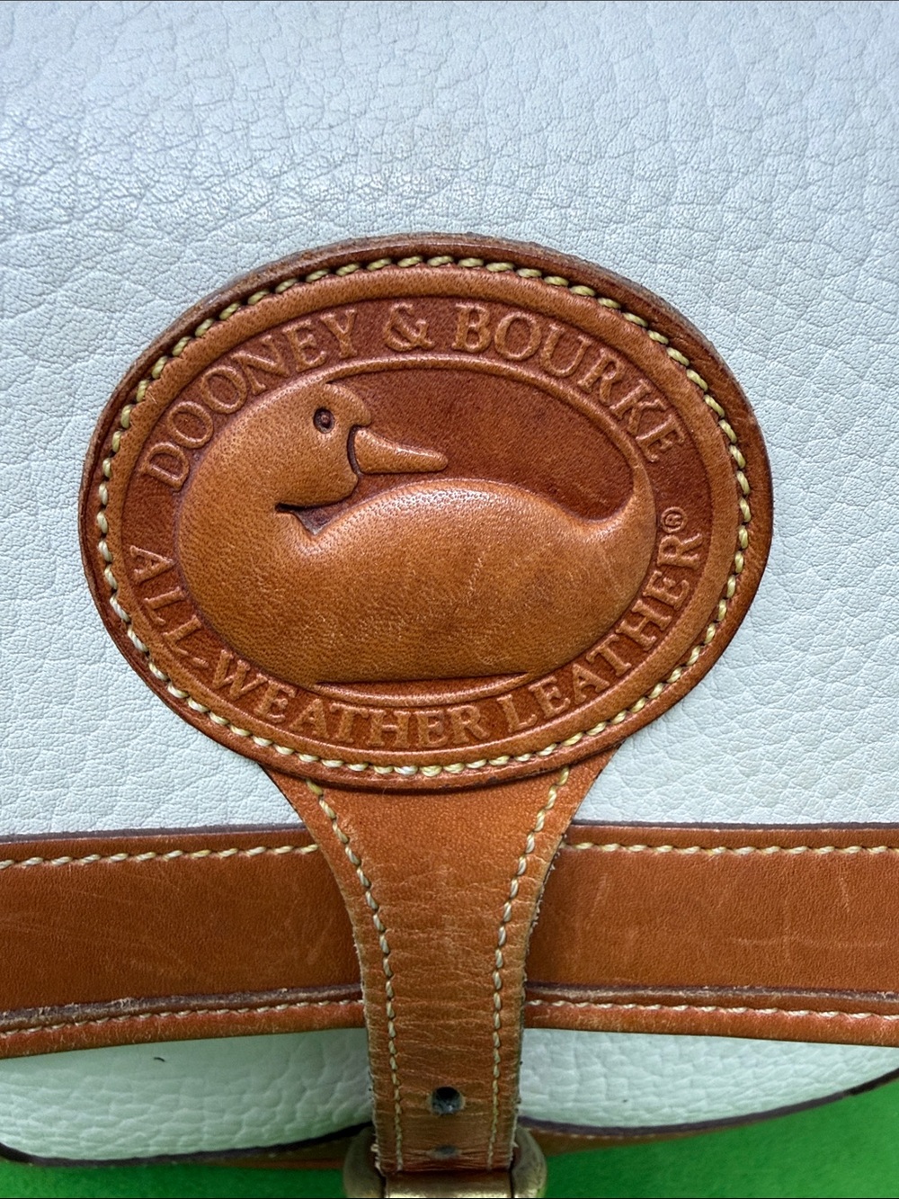 Dooney Bourke White Pebbled Leather Bag - Picture 4 of 17